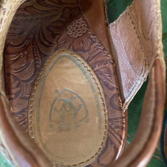 Ariat sandals- cute, like new! Women’s US- Size- 8.5. - Picture 10 of 13